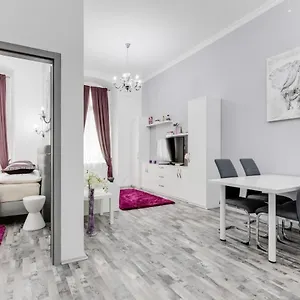Thunovska 10 Apartment